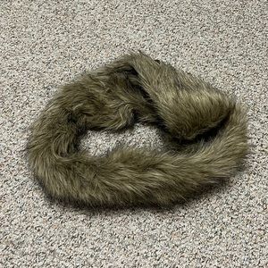 ❤️ NWT Lulu Faux Fur Infinity Scarf